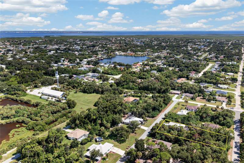 3 bedroom Single Family Residence at 3501 Conmore Street, Port Charlotte Sec 008, Port Charlotte — photo 2