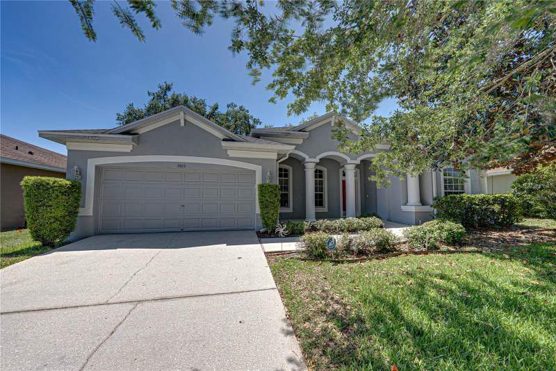 1603 GRAND HERITAGE BOULEVARD home for sale in Valrico Lake