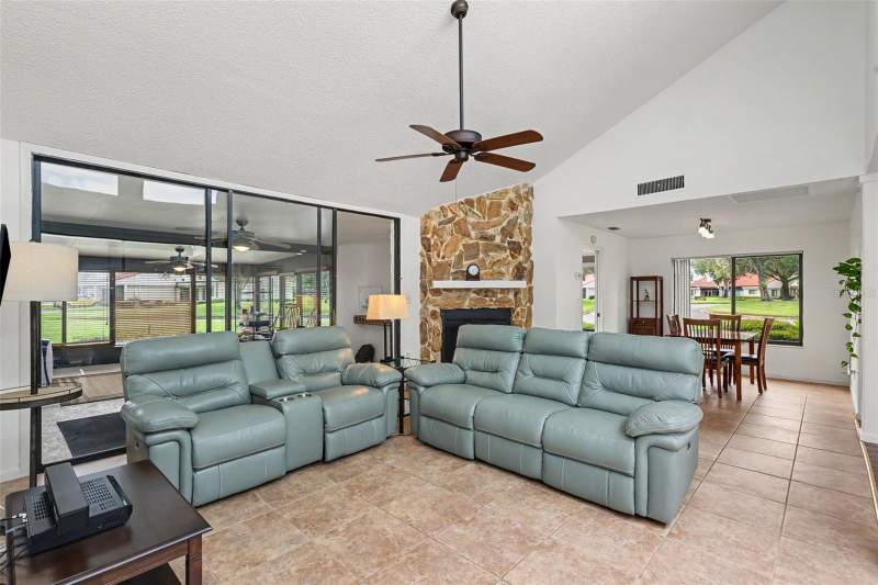 3 bedroom Townhouse at 103 Valencia Court, Walden Lake Fairway Villas, Plant City — photo 3