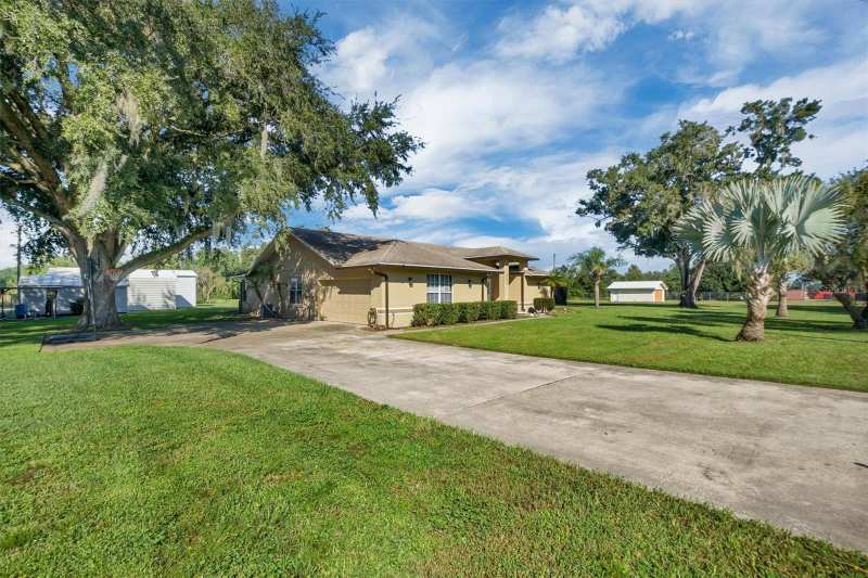 3 bedroom Single Family Residence at 302 N Webb Road, Plant City, Plant City — photo 1