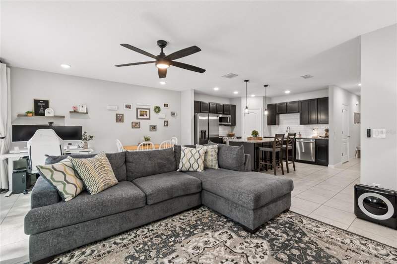 3 bedroom Townhouse at 4733 Deer Track Street, Live Oak Hills, Tampa — photo 2