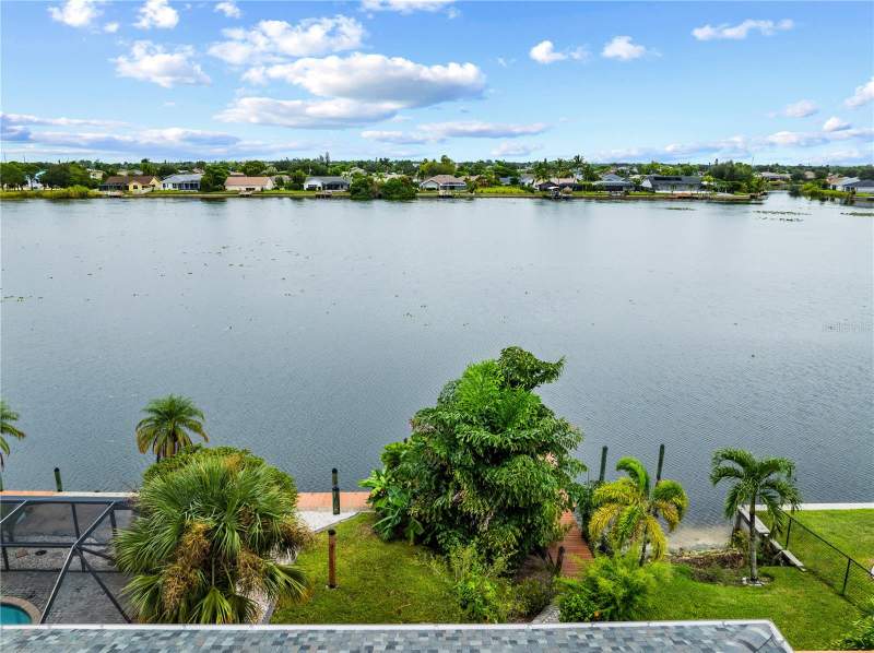 4 bedroom Single Family Residence at 313 SE 6th Street, Cape Coral, Cape Coral — photo 3