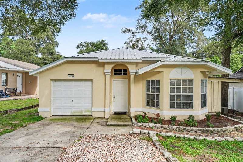 3 bedroom Single Family Residence at 30944 Teho Street, Mount Plymouth, Mount Plymouth — photo 1