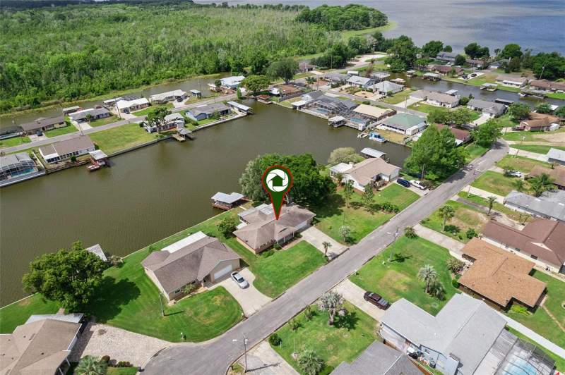 Lake Harris Shores