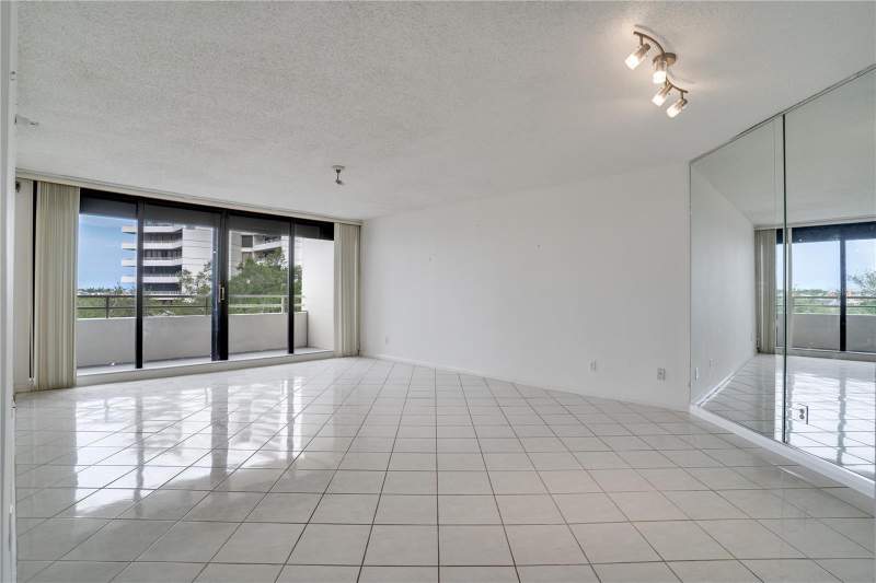 2 bedroom Condominium at 5940 Pelican Bay Plaza #504, Pelican Bay Yacht Club Condo Bldg B, St Petersburg — photo 3