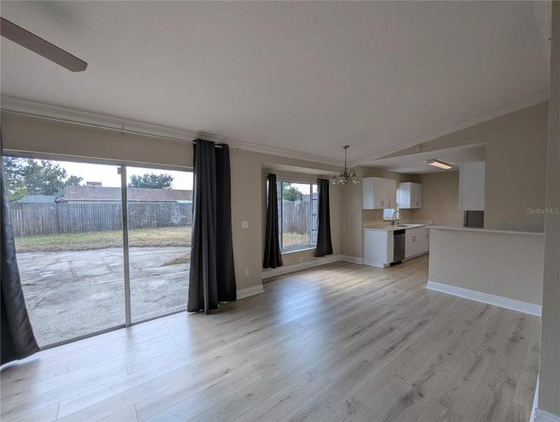 3 bedroom Single Family Residence at 1209 Mohrlake Drive, Heather Lakes Unit Xvii, Brandon — photo 3