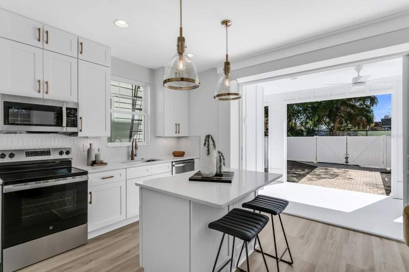 3 bedroom Single Family Residence at 2138 W Chestnut Street, Mac Farlanes Rev Map Of Add, Tampa — photo 4