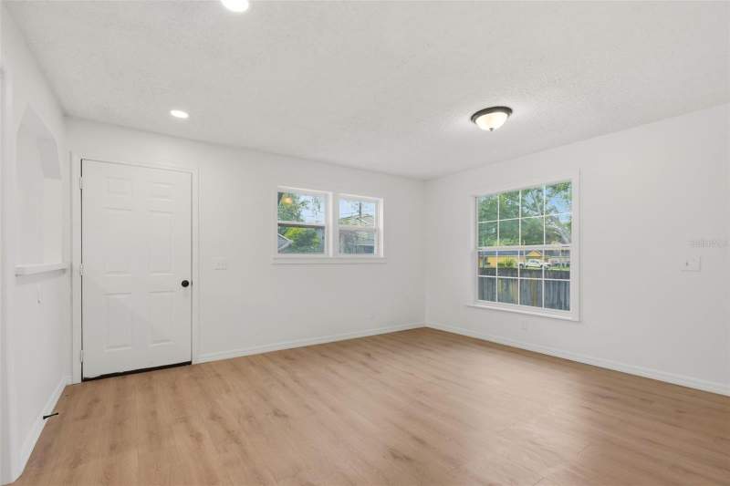 4 bedroom Single Family Residence at 1016 W 8th Street, Seminole Park, Sanford — photo 5