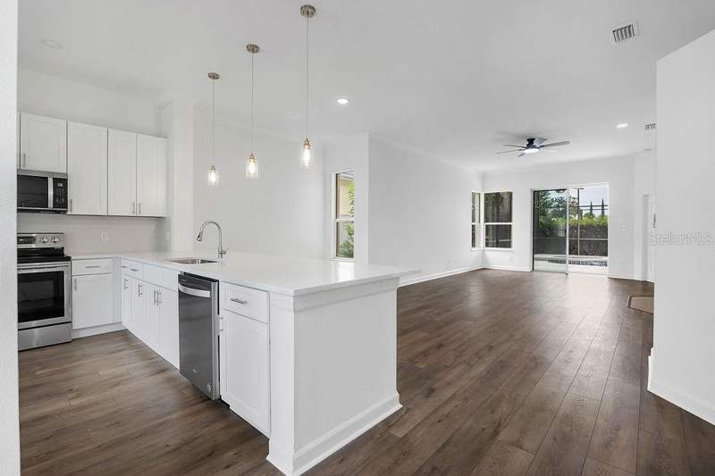 3 bedroom Single Family Residence at 14331 Dulcimer Court, Hunters Creek Tr 135 Ph 04, Orlando — photo 3