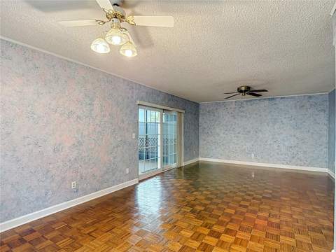 16851 Le Clare Shores Drive, Tampa FL - photo 15 of 53