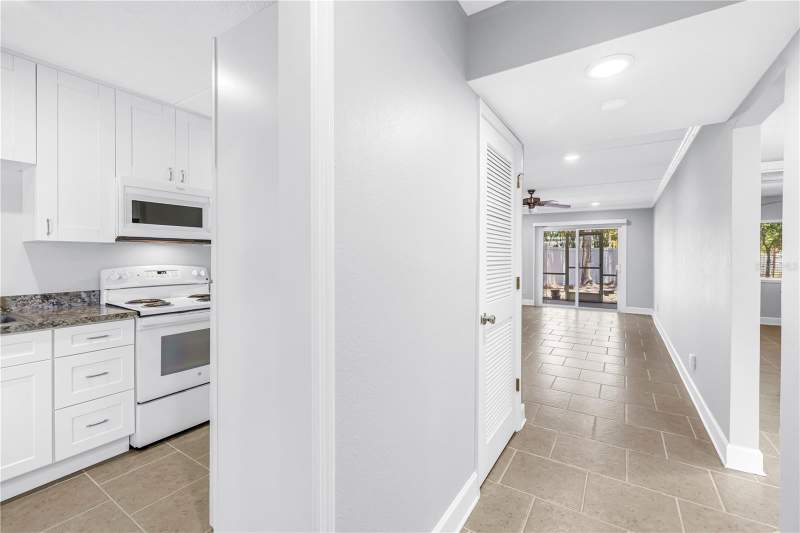 2 bedroom Condominium at 4435 1st Street #104, Placido Gardens, St Petersburg — photo 4