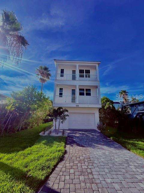 111 4Th Street, 4-bedroom for sale in Bradenton Beach
