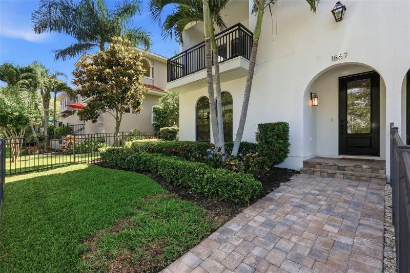 3 bedroom Townhouse at 1867 5TH STREET, CRESCENT LAKE TWNHMS PH II, ST PETERSBURG — photo 5