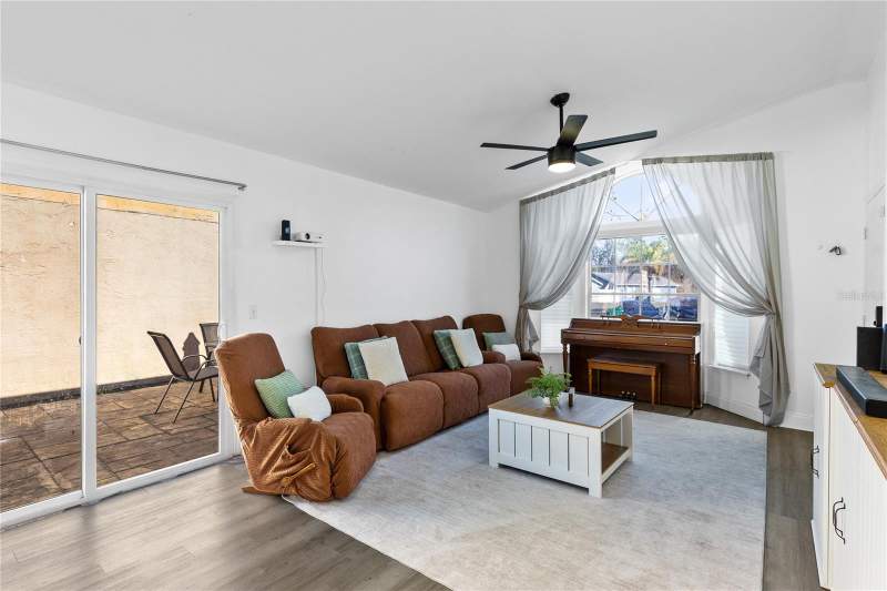 3 bedroom Single Family Residence at 421 Horizon Drive, Seasons The, Winter Springs — photo 2