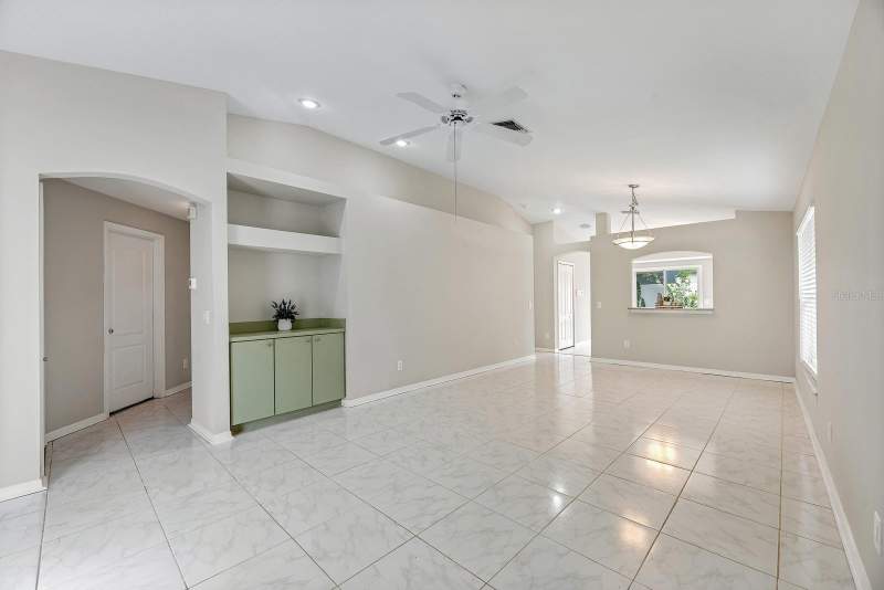 3 bedroom Single Family Residence at 8309 Quarter Horse Drive, Parkway Center Single Family P, Riverview — photo 4