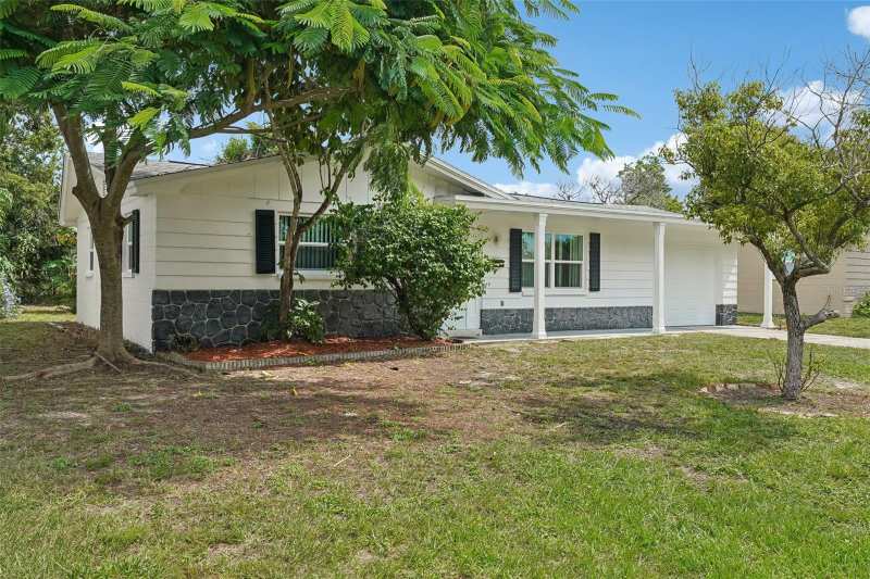 2 bedroom Single Family Residence at 3350 Wiltshire Drive, Beacon Square, Holiday — photo 1