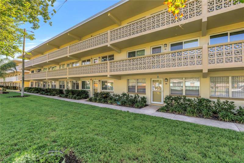 1 bedroom Condominium at 1051 79TH AVENUE #105, GATEWAY SQUARE APTS, ST PETERSBURG — photo 3