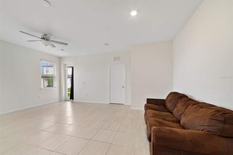 4 bedroom Townhouse at 4371 Creek Cove Lane, The Towns At Creekside, Kissimmee — photo 5