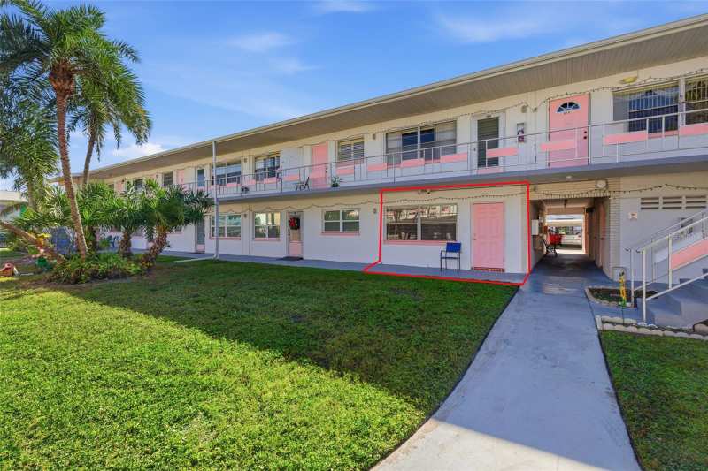 1 bedroom Condominium at 5876 21st Street #5, Town Apts Condo, St Petersburg — photo 1
