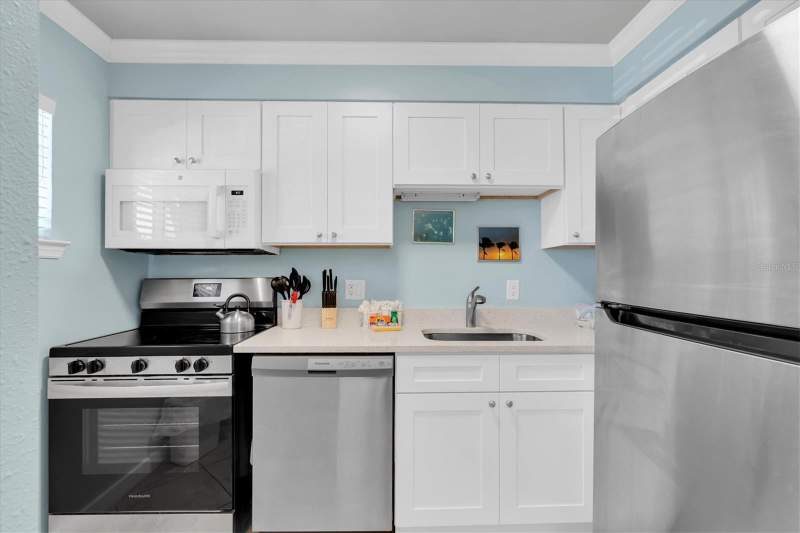 2 bedroom Condo - Hotel at 19417 Gulf Boulevard #E103, Barefoot Beach Resort Of Indian Shores, Indian Rocks Beach — photo 4
