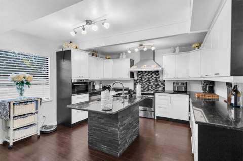 4840 Hummingbird Trail, Palm Harbor FL - photo 8 of 47