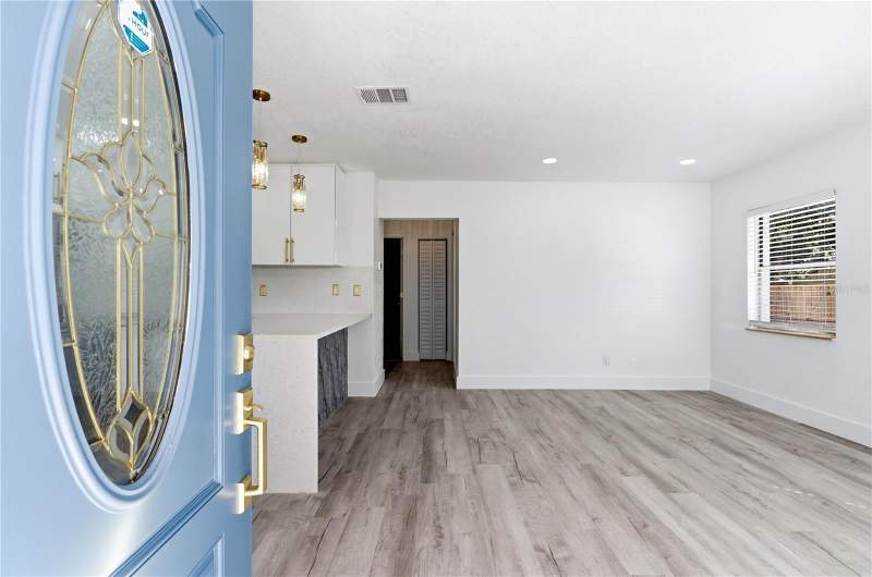 5 bedroom Single Family Residence at 9315 N 16th Street, Tampa Overlook, Tampa — photo 5
