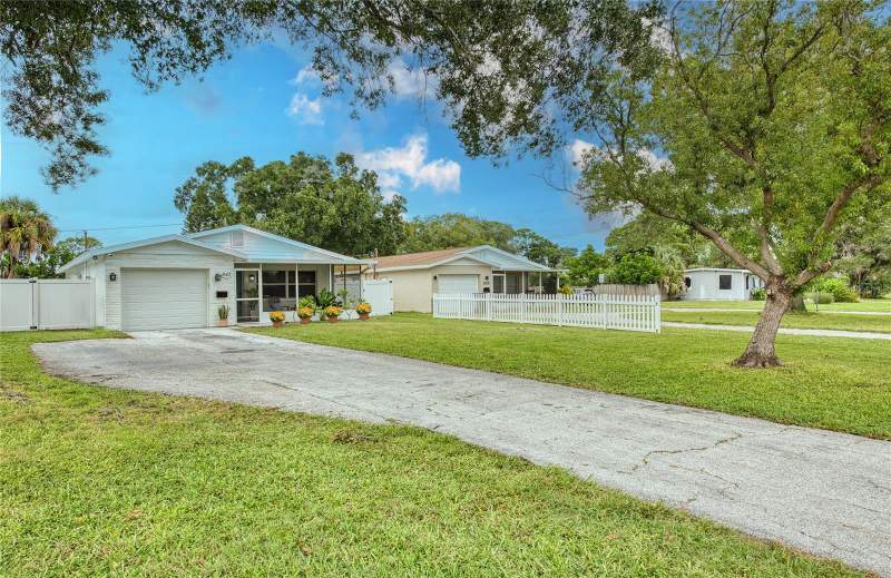 2 bedroom Single Family Residence at 643 Southwest Boulevard, North St Petersburg, St Petersburg — photo 2