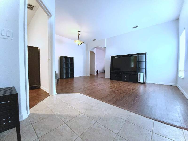 4 bedroom Single Family Residence at 4041 Langdrum Drive, Meadow Pointe 4 B-1 C-1-C-3, Wesley Chapel — photo 3
