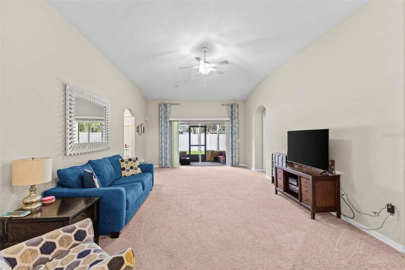 4 bedroom Single Family Residence at 12211 Ballentrae Forest Drive, Ballentrae Sub Ph 1, Riverview — photo 2