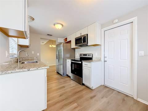 7606 Woodland Oaks Court, Tampa FL - photo 12 of 34