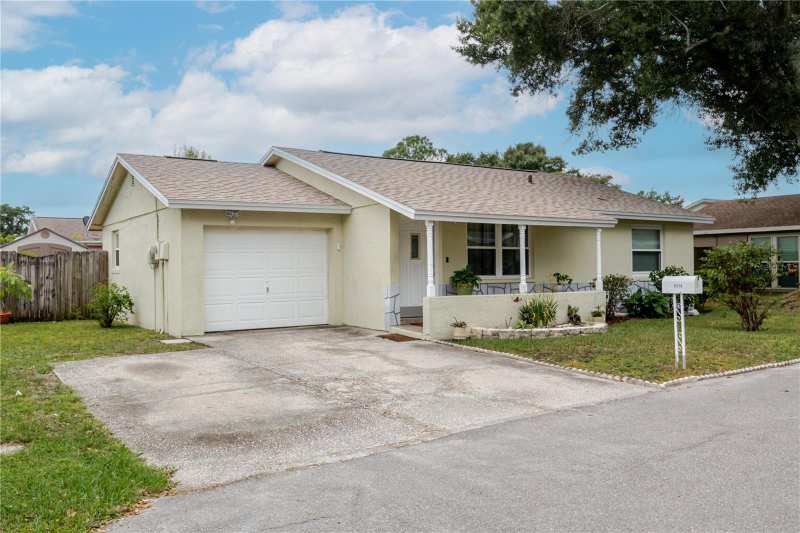3 bedroom Single Family Residence at 10118 Hunters Point Court, Timberlane Sub Unit 3B, Tampa — photo 1