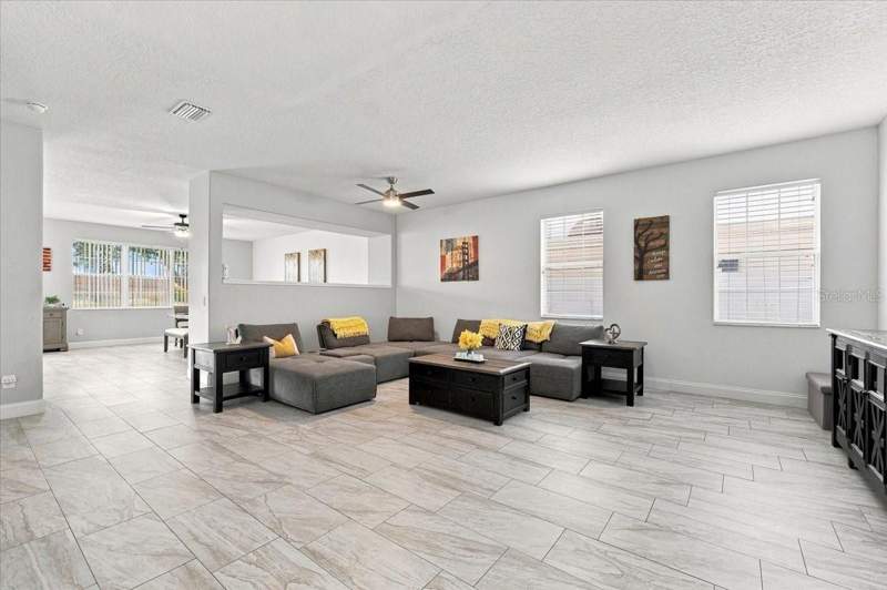 3 bedroom Single Family Residence at 10908 Subtle Trail Drive, South Fork Unit 3, Riverview — photo 5
