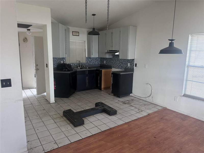 2 bedroom Single Family Residence at 8240 Ravencroft Drive, Wood Lake Ph 1 Unit 4B, Tampa — photo 3