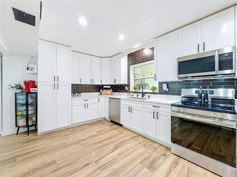 8407 Quartz Place, Tampa FL - photo 8 of 66