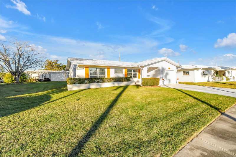 2 bedroom Single Family Residence at 9840 Mainlands Boulevard, Mainlands Of Tamarac By The Gulf Unit 1-B Condo, Pinellas Park — photo 1