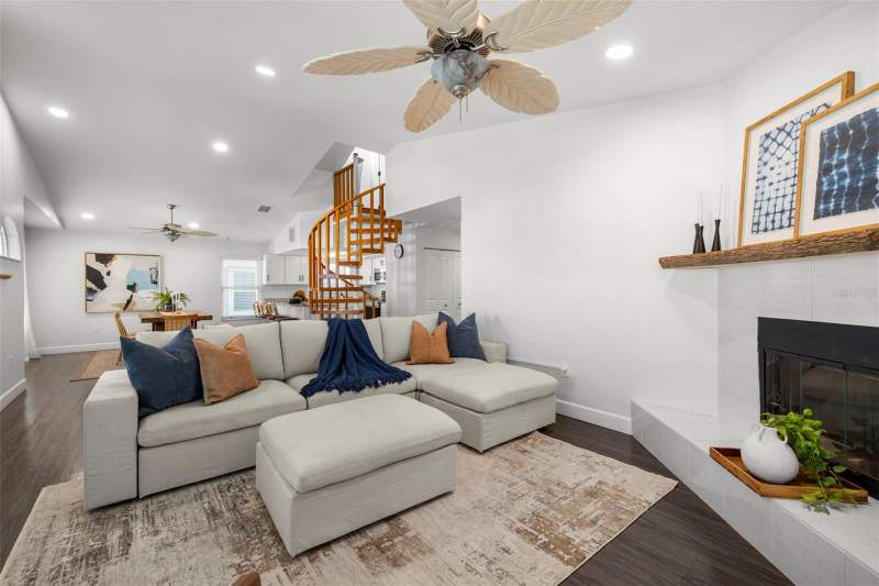 3 bedroom Single Family Residence at 247 126th Avenue, Treasures Of Capri Sub, Treasure Island — photo 3