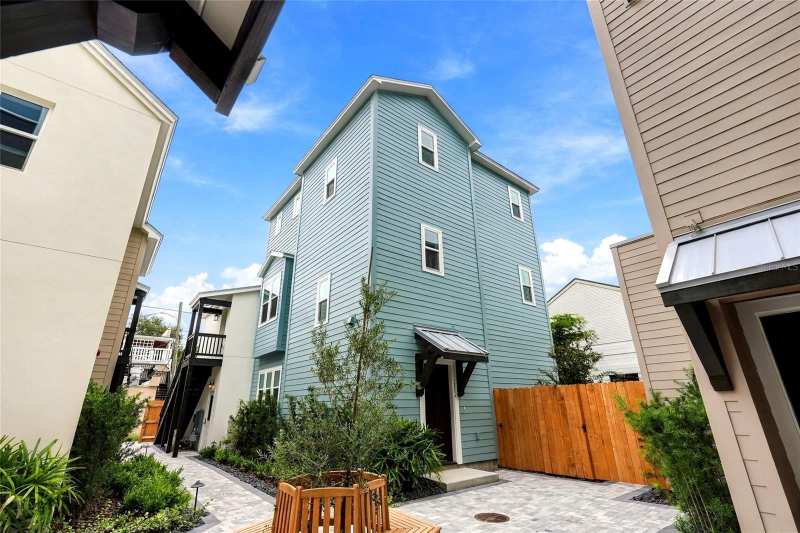 3 bedroom Single Family Residence at 2544 1st Avenue, Clemmons Court, St Petersburg — photo 1