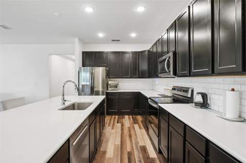 11225 June Briar Loop, San Antonio FL - photo 8 of 32