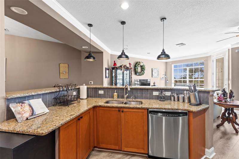 4 bedroom Townhouse at 6319 Sunset Bay Circle, Sunset Bay Twnhms, Apollo Beach — photo 4