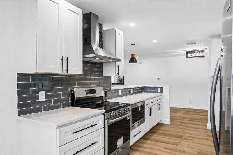3 bedroom Single Family Residence at 9124 39th Lane, Mainlands Of Tamarac By The Gulf Unit 5 Ph 3 Condo, Pinellas Park — photo 5