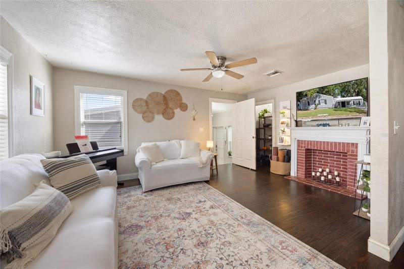 3 bedroom Single Family Residence at 1202 Sumter Street, Leesburg School View, Leesburg — photo 5
