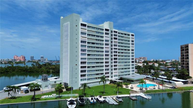 1 bedroom Condominium at 31 Island Way #505, Horizon House Co-Op, Clearwater Beach — photo 2