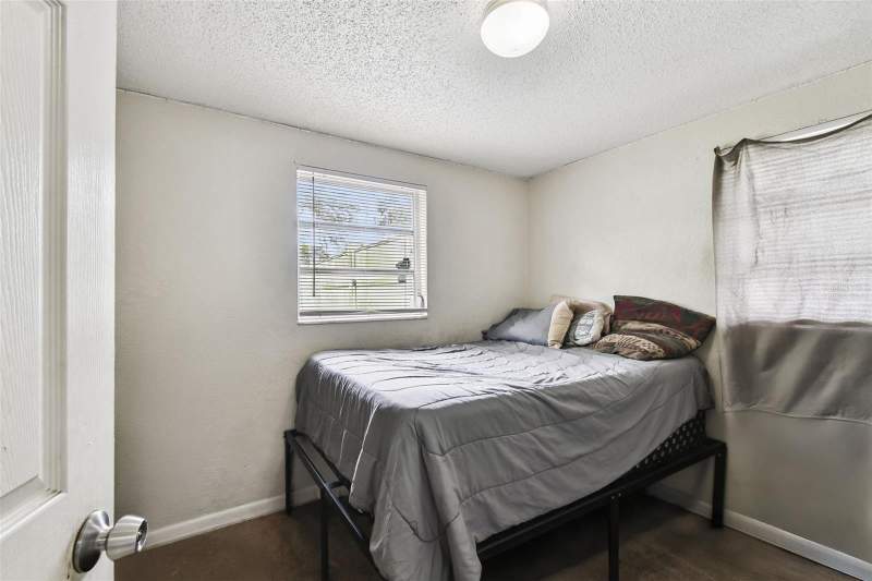 4 bedroom Single Family Residence at 10101 N 11th Street, Castle Heights Map, Tampa — photo 4