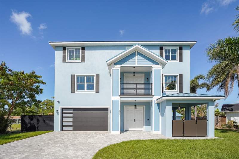 4 bedroom Single Family Residence at 8717 Driftwood Drive, Bay Crest Park Unit 01, Tampa — photo 2