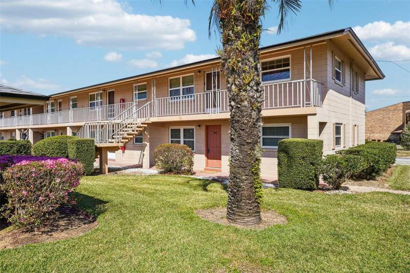 Tavares Lakeview Condo