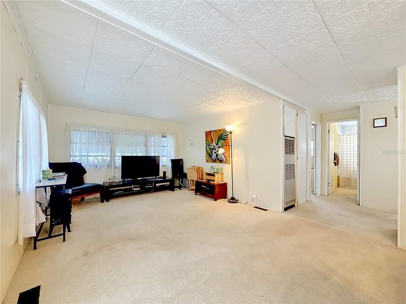 1 bedroom Mobile Home at 4676 66th Lane #20, El Rey Mobile Home Park Unrec, St Petersburg — photo 2