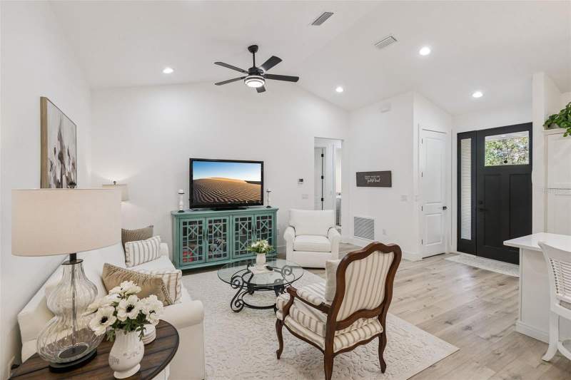 2 bedroom Single Family Residence at 11722 LAKE MINNEOLA SHORES, SNARRS SUB, MINNEOLA — photo 3