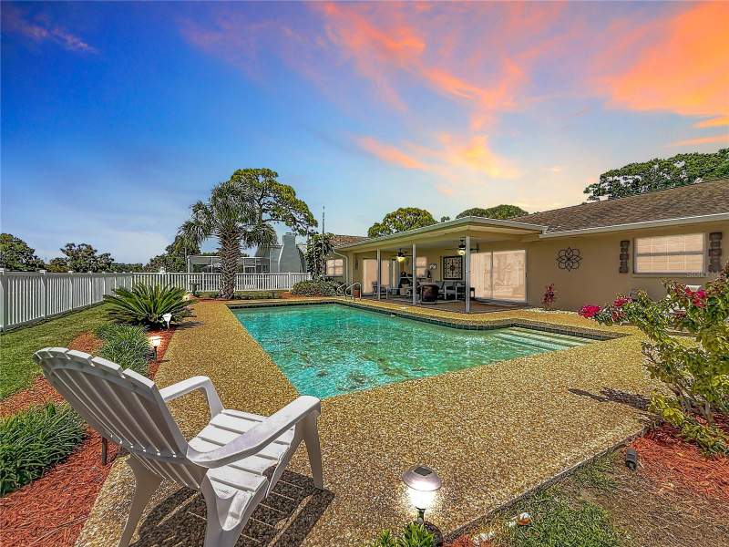 4 bedroom Single Family Residence at 6490 Burning Tree Drive, Seminole Lake Golf & Country Club Estate, Seminole — photo 2