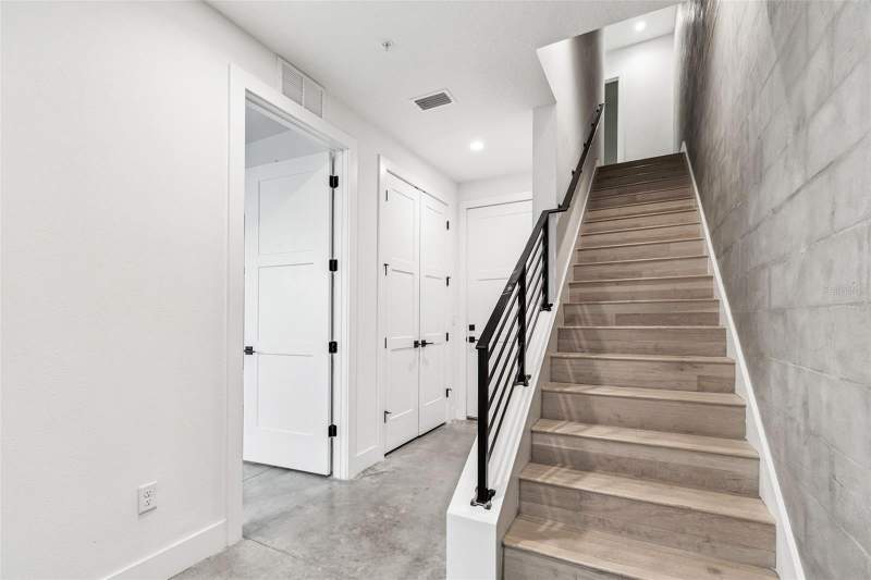 3 bedroom Townhouse at 2724 5th Avenue, Canvas Wad, St Petersburg — photo 4
