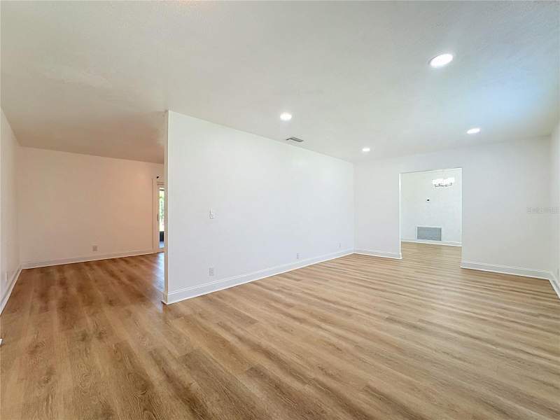 4 bedroom Single Family Residence at 264 Van Gogh Circle, Gallery Gardens 4A Add, Brandon — photo 3
